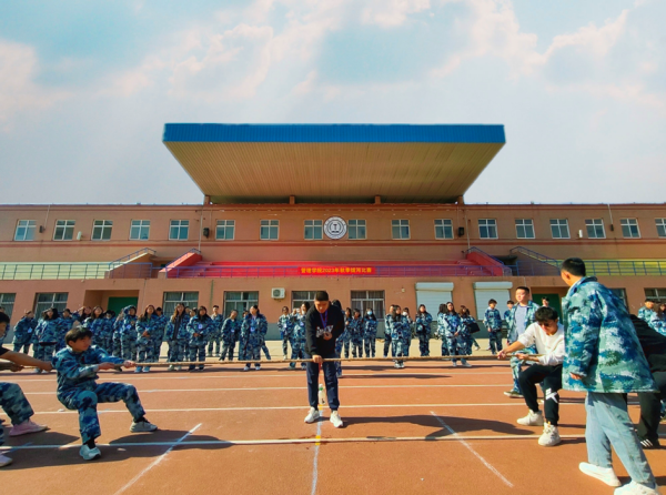 bat365官方官网||管理学院||力拔山河，“绳”采飞扬——管理学院举行2023年秋季拔河比赛