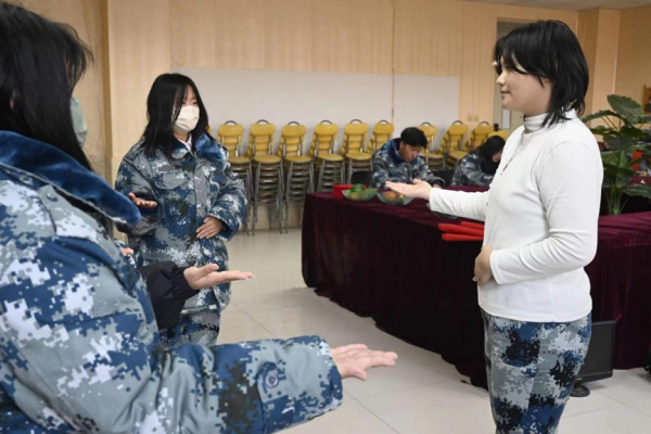 bat365官方官网||管理学院|| 续礼仪之风 展商务风采——大学生技能评比之商务礼仪大赛