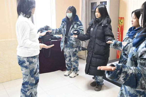 bat365官方官网||管理学院|| 续礼仪之风 展商务风采——大学生技能评比之商务礼仪大赛