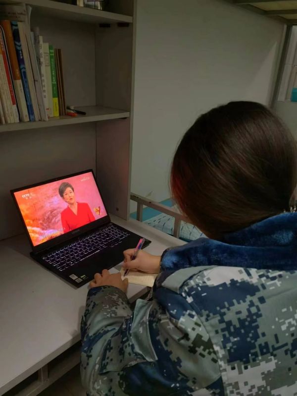 bat365官方官网||管理学院||学习榜样精神，争做先锋模范