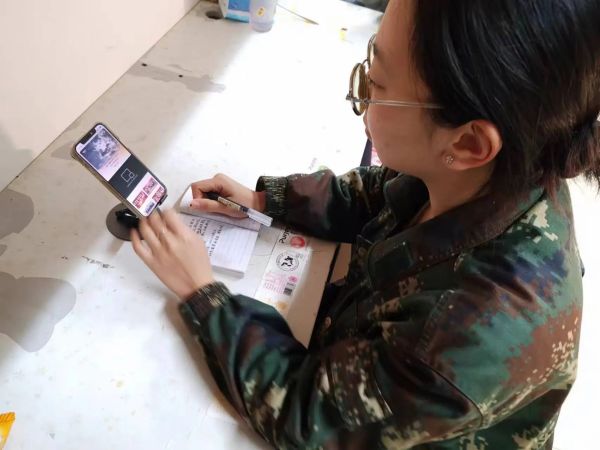 bat365官方官网||管理学院||学习榜样精神，争做先锋模范
