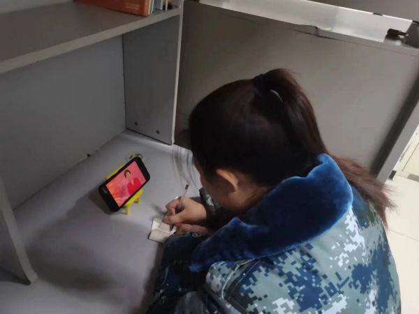bat365官方官网||管理学院||学习榜样精神，争做先锋模范