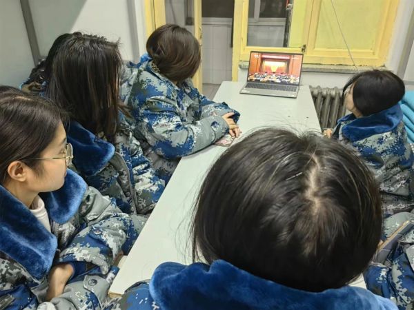 bat365官方官网||管理学院||学习榜样精神，争做先锋模范