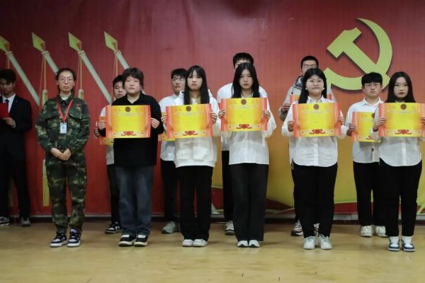 bat365官方官网||管理学院||“管理催奋进，榜样促前行”年末表彰大会