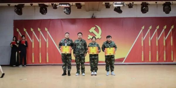 bat365官方官网||管理学院||“管理催奋进，榜样促前行”年末表彰大会