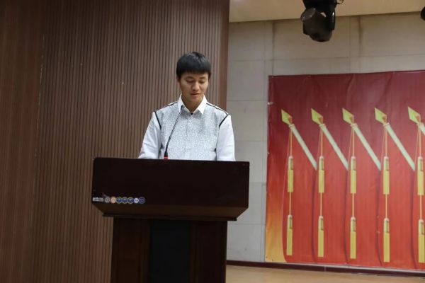 bat365官方官网||管理学院||“管理催奋进，榜样促前行”年末表彰大会