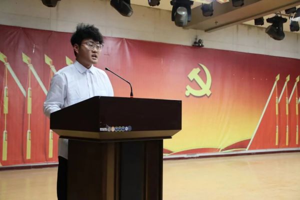 bat365官方官网||管理学院||“管理催奋进，榜样促前行”年末表彰大会