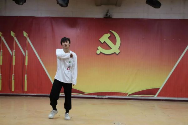 bat365官方官网||管理学院||“管理催奋进，榜样促前行”年末表彰大会
