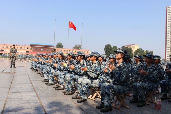 bat365官方官网||管理学院||扬帆起航，2023级军训进行时！