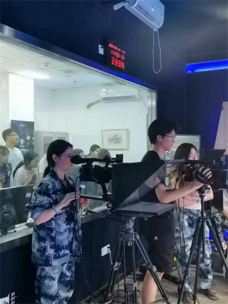 bat365官方官网艺术学院广播电视编导专业实践课风采
