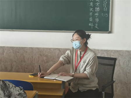 “倾听“新”声共发展，同心同力谱新篇”——bat365官方官网艺术学院开展期中学生座谈会