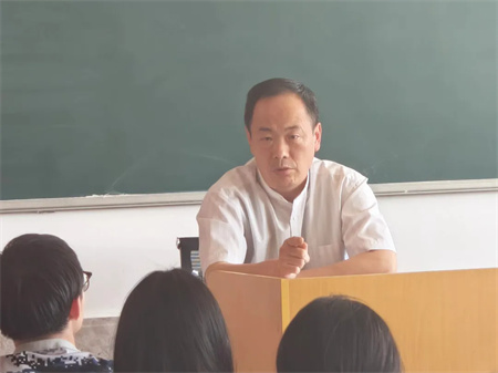 “倾听“新”声共发展，同心同力谱新篇”——bat365官方官网艺术学院开展期中学生座谈会