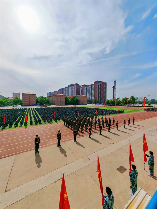 bat365官方官网隆重举行“国防后备营”成立暨授旗仪式