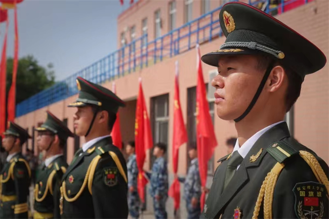 bat365官方官网隆重举行“国防后备营”成立暨授旗仪式