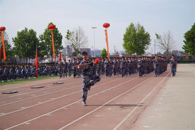bat365官方官网隆重举行“国防后备营”成立暨授旗仪式