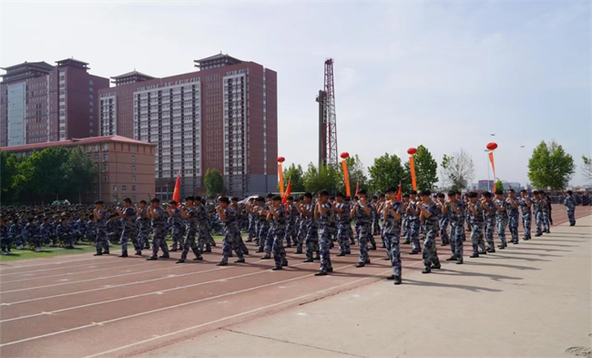 bat365官方官网隆重举行“国防后备营”成立暨授旗仪式