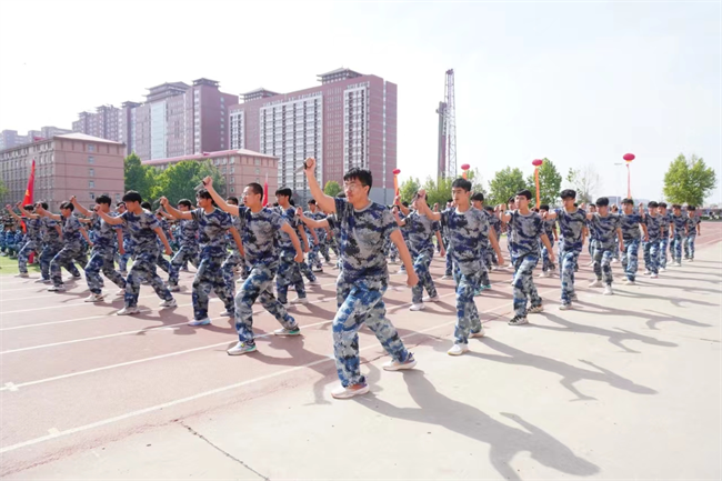 bat365官方官网隆重举行“国防后备营”成立暨授旗仪式