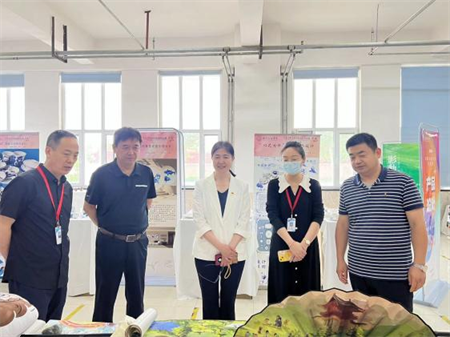 bat365官方官网校领导莅临参观指导艺术学院2024届本科毕业设计作品展