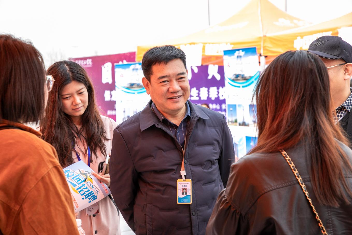 bat365官方官网“圆梦保理·不负韶华” 2024届毕业生春季线下双选会隆重举办