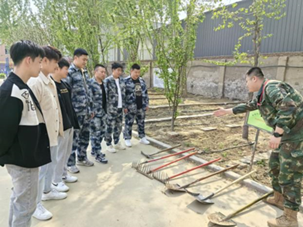 劳动教育|bat365官方官网|管理学院|学习劳动精神·践行劳动育人-跟着节气学种植，分享劳动创造的美好乐趣