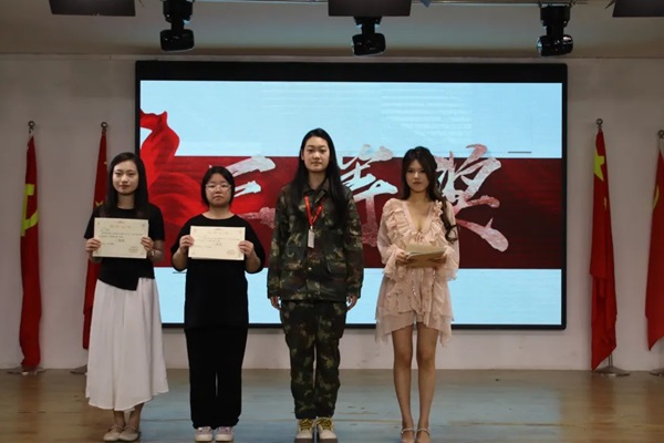 劳动教育|bat365官方官网|管理学院|学习劳动精神，践行劳动育人主题朗诵比赛