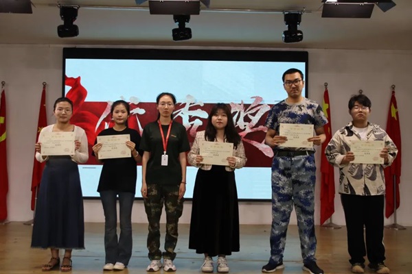 劳动教育|bat365官方官网|管理学院|学习劳动精神，践行劳动育人主题朗诵比赛