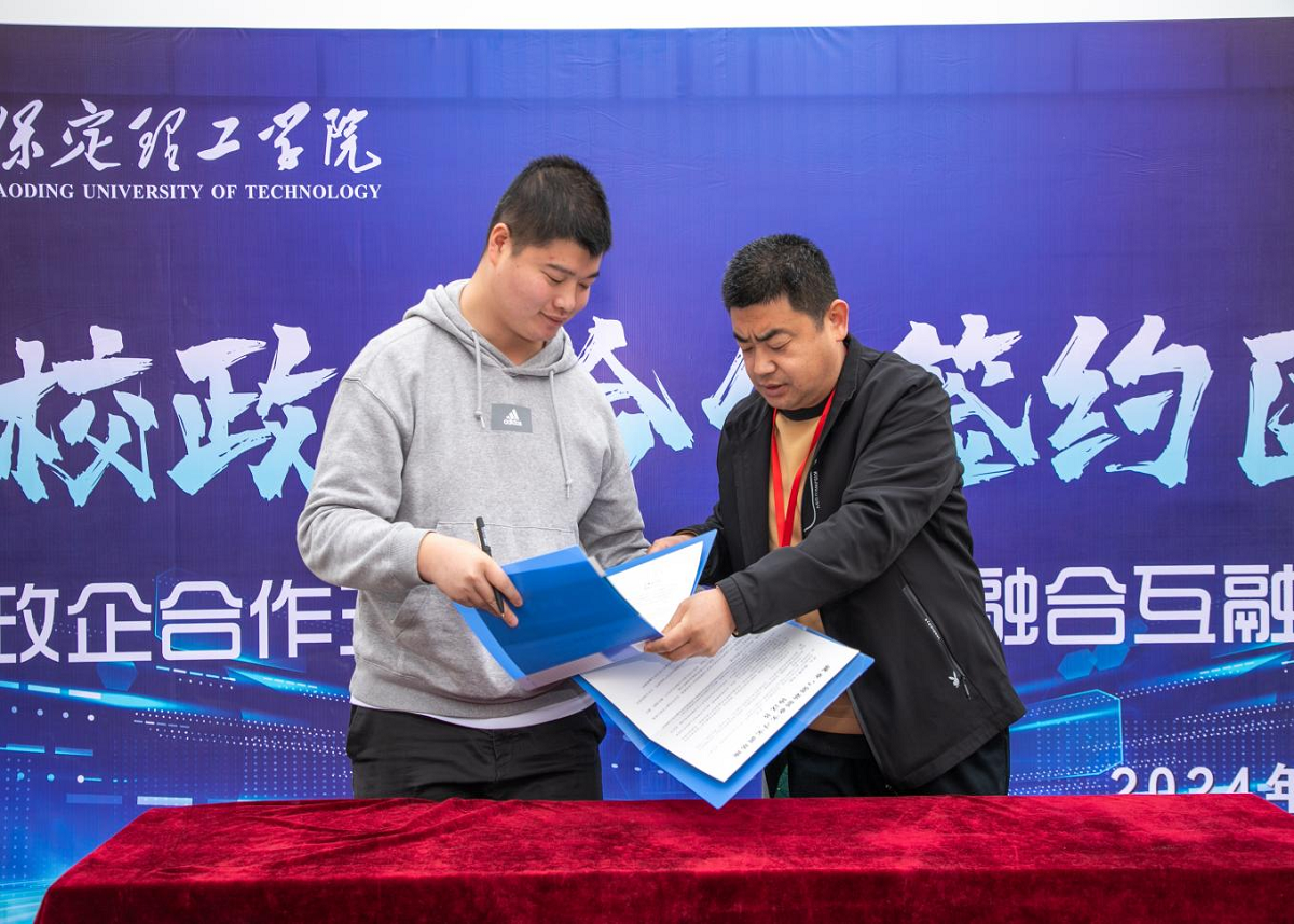 bat365官方官网“圆梦保理·不负韶华” 2024届毕业生春季线下双选会隆重举办