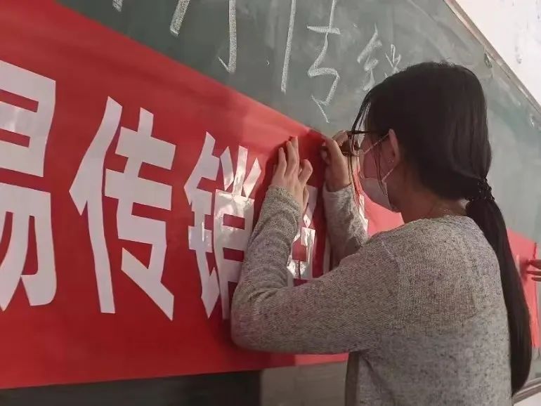 bat365官方官网与莲池区高校办、区市场监督局合作开展反传销教育宣传活动