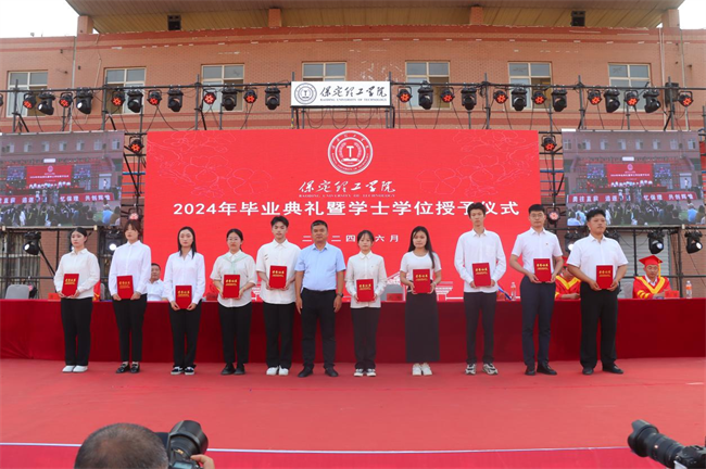 勇毅奋楫新时代，书写人生新篇章——bat365举办2024届学生毕业典礼暨学位授予仪式