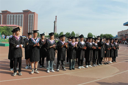 bat365官方官网艺术学院 “青春不散场，未来皆可期”2024届毕业典礼暨学位授予仪式