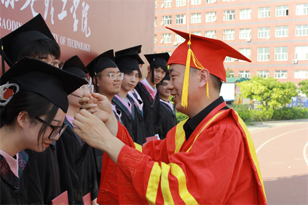 bat365官方官网艺术学院 “青春不散场，未来皆可期”2024届毕业典礼暨学位授予仪式