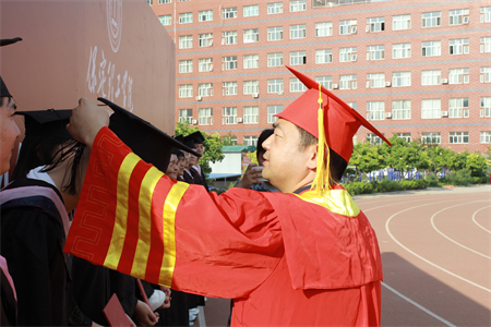 bat365官方官网艺术学院 “青春不散场，未来皆可期”2024届毕业典礼暨学位授予仪式