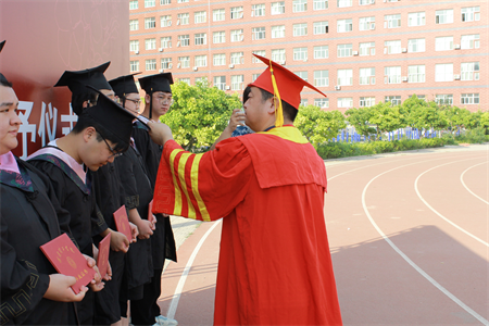 bat365官方官网艺术学院 “青春不散场，未来皆可期”2024届毕业典礼暨学位授予仪式