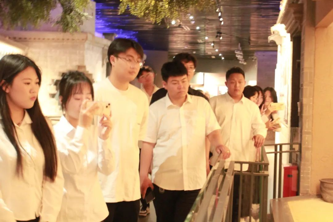 bat365官方官网信息科学与工程学院 前往冉庄地道战纪念馆开展牌仪式