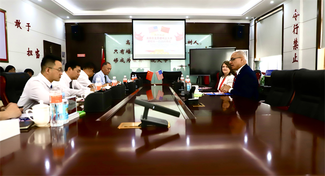 美国圣克劳德州立大学副校长一行莅临bat365参观交流