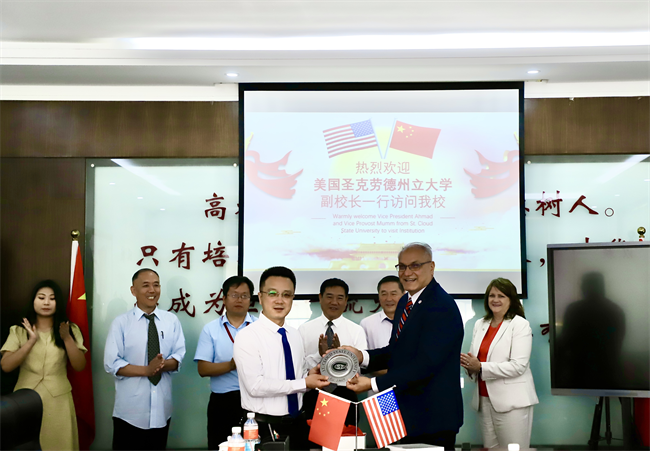 美国圣克劳德州立大学副校长一行莅临bat365参观交流