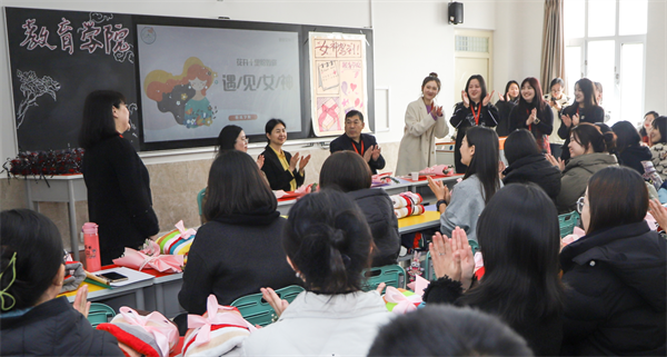 凝聚奋进力量 书写巾帼荣光--bat365官方官网校领导走访慰问女教职工送上“三八”国际劳动妇女节祝福