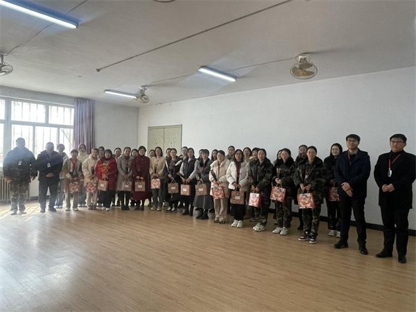 凝聚奋进力量 书写巾帼荣光--bat365官方官网校领导走访慰问女教职工送上“三八”国际劳动妇女节祝福