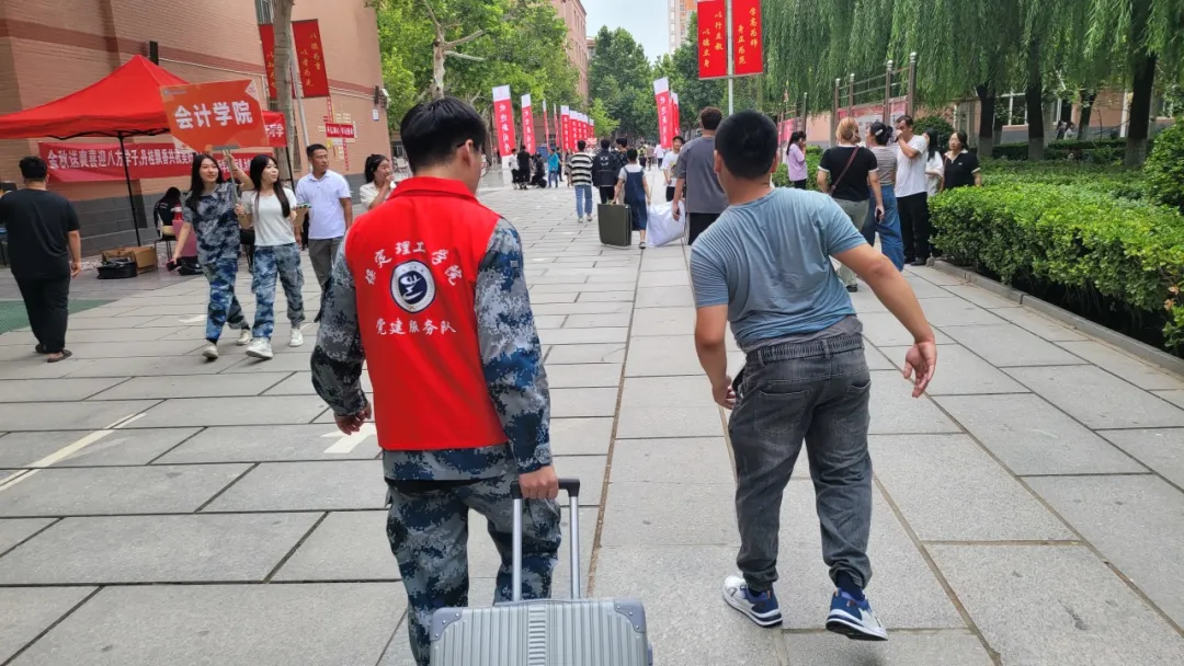 “追寻榜样的光芒”——bat365官方官网艺术学院 | 栾博凯