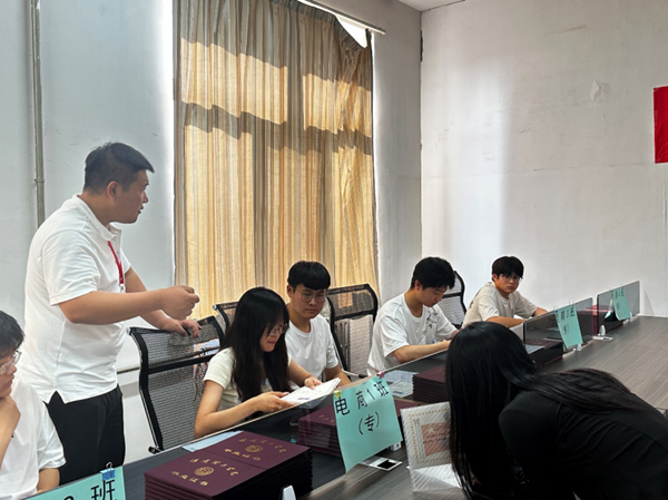毕业季|bat365官方官网|管理学院|毕业骊歌起，青春再启航—我院2024届毕业生平安离校