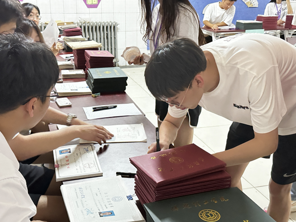 毕业季|bat365官方官网|管理学院|毕业骊歌起，青春再启航—我院2024届毕业生平安离校