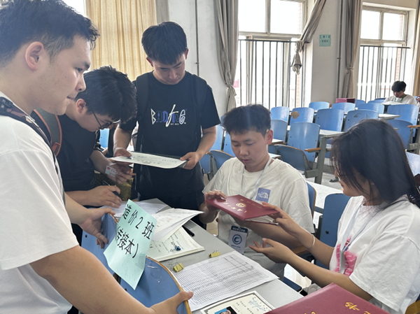 毕业季|bat365官方官网|管理学院|毕业骊歌起，青春再启航—我院2024届毕业生平安离校