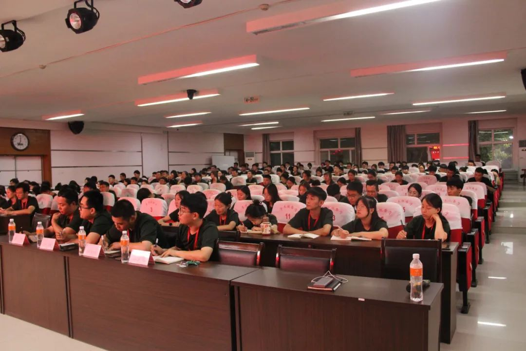 bat365官方官网||行远自迩,笃行不怠——2024-2025学年学管干部第一次培训会