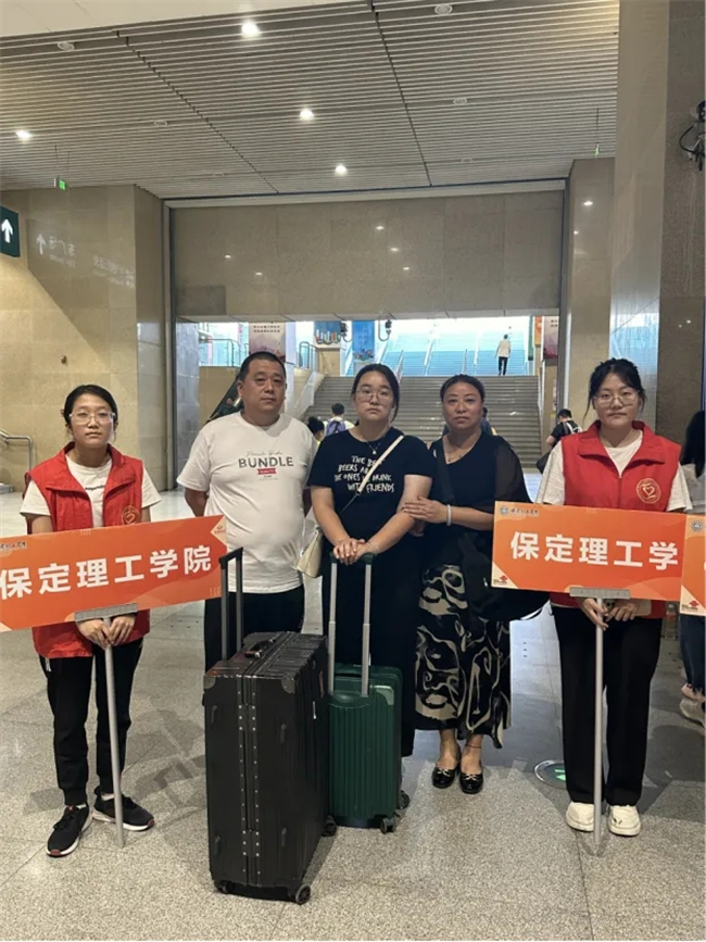 迎新启航，我们是最早出发的志愿者­——bat365官方官网开展志愿者接站服务