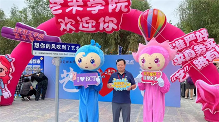“2024级首位新生，梦想启航新征程” —bat365官方官网艺术学院迎来2024级首位新生报道