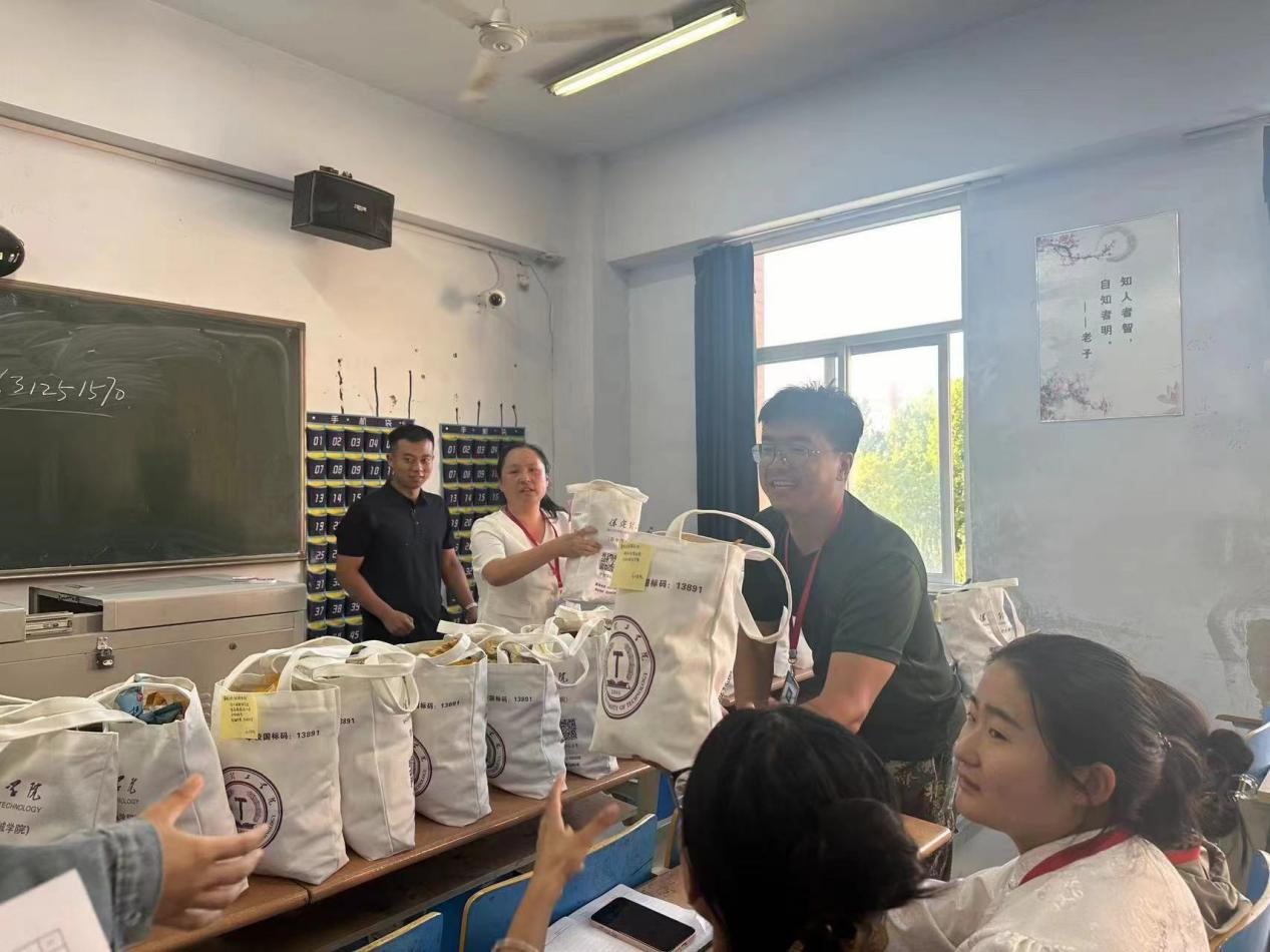 bat365官方官网会计学院统一战线召开迎中秋节·庆教师节暨新学期工作布置会