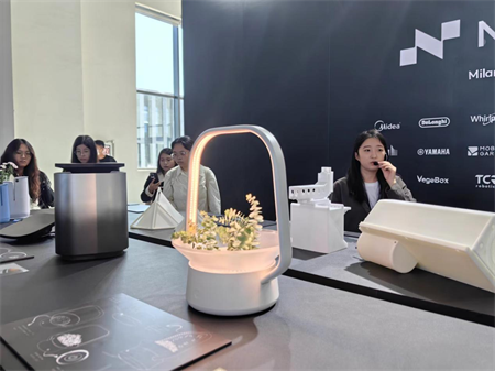 bat365官方官网艺术学院师生参观 2024年河北国际工业设计周