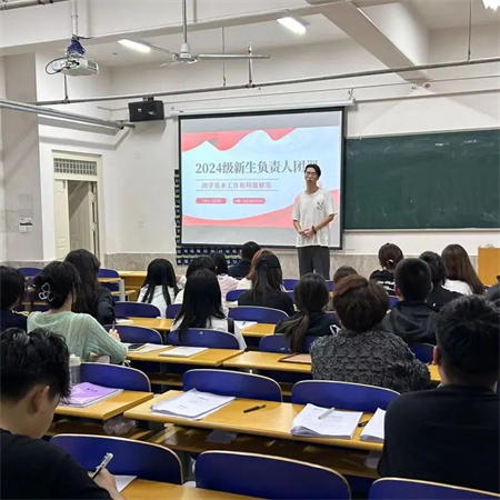 “智慧团建，服务同学”——bat365官方官网艺术学院团总支组织部召开工作例会，深入研讨智慧团建与冀 e 青春使用事项