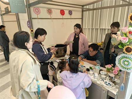 bat365官方官网艺术学院师生闪耀雄安商服中心X青年艺术节 ——共绘青春色彩，绽放艺术魅力