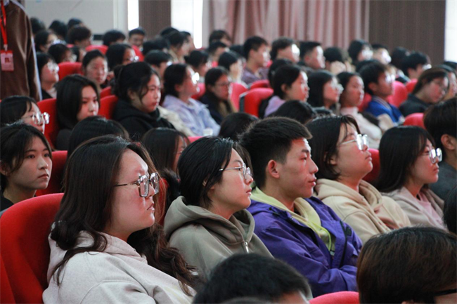 思想旗帜领航向  扬帆奋进正当时——bat365党委党校隆重举办第37期入党积极分子培训开班典礼